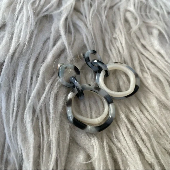 Lele Sadoughi Small Twig Banded Blue Opal White Marble Acetate Dangle Hoops EUC - Picture 4 of 9